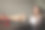 黑发女人的画像，腿在办公室的桌子上，笔记本电脑，性感的女人穿着红色的鞋子和高跟鞋坐在桌子前。性感秘书概念，女性时尚，工作轻松图片下载