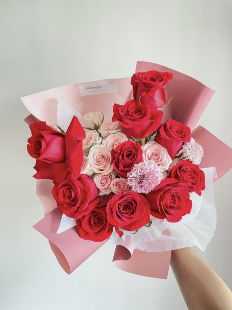 情人节生日庆祝花束红色肯尼亚自由玫瑰粉红玫瑰订婚庆祝图片下载