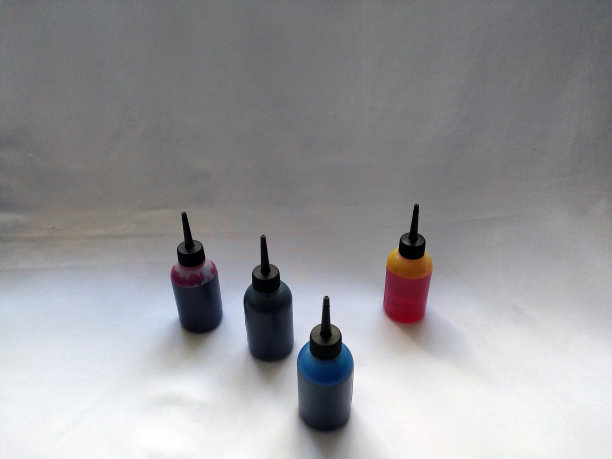 创意墨水，打印机墨水，墨水瓶色彩鲜艳图片下载