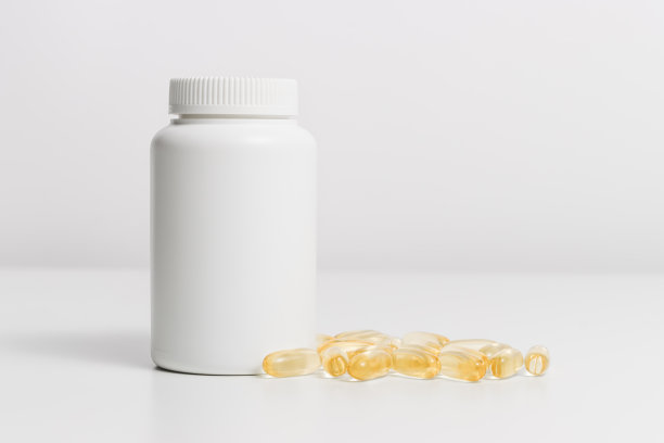 白色瓶装鱼油胶囊图片下载