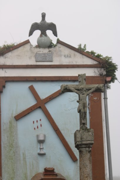 基督十字架和弥撒圣杯的标志图片下载