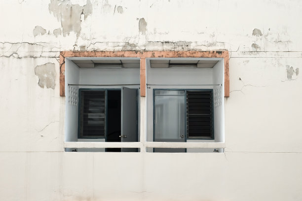 泰国曼谷的旧公寓建筑的正面图片下载