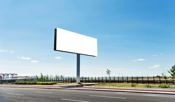 高速公路旁的空白广告牌图片下载