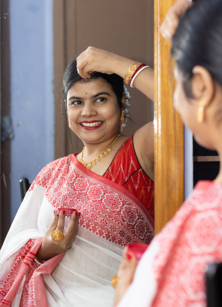 年轻的印度已婚妇女图片下载