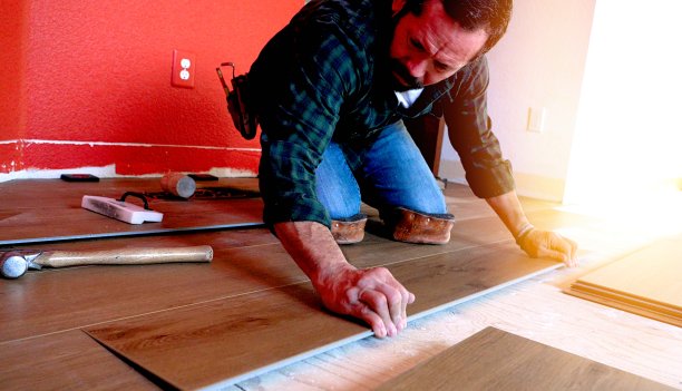 安装木质乙烯基地板图片下载