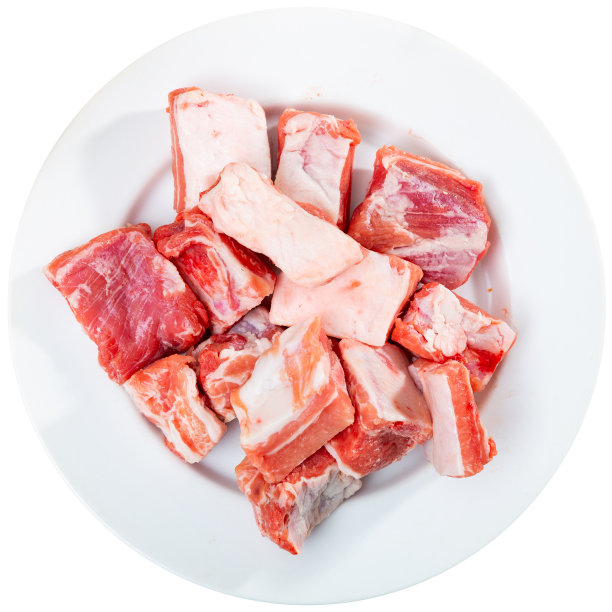 在餐桌上剁碎的无准备排骨，随时可以煮图片下载