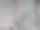 纽约伍德赛德站的绿色钢板墙整齐地排列着钢管。图片下载