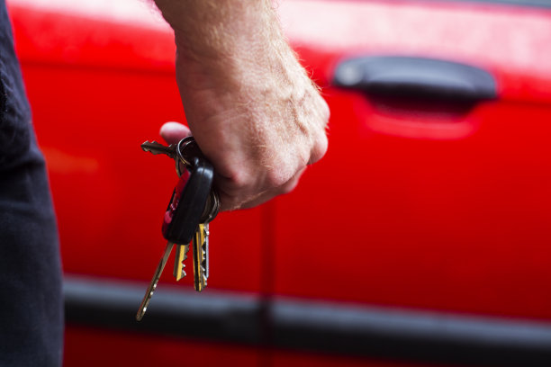 手里拿着车钥匙图片下载
