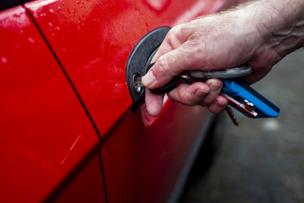 手里拿着车钥匙图片下载