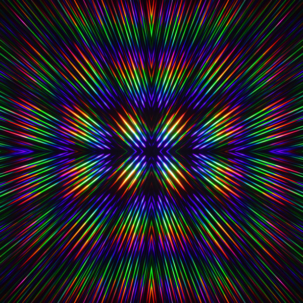 通过RGB滤光片的两个衍射光栅观察到的白光的彩色爆炸。五彩缤纷。彩虹射线。衍射图像。棱镜的光。黑色背景。抽象的形象。光的实验。图片下载