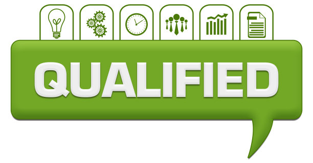 合格的绿色评论与符号在顶部图片下载