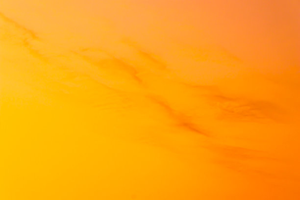 彩色的黄昏背景，艺术上的云彩，黄色的颜色。图片下载