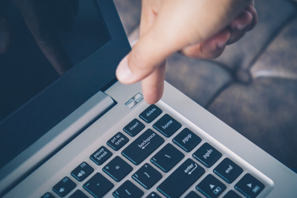 在网上窃取笔记本电脑的信息图片下载