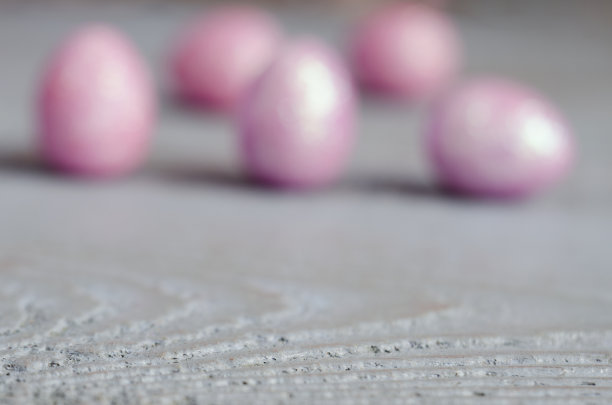 复活节背景与模糊的鸡蛋图片下载