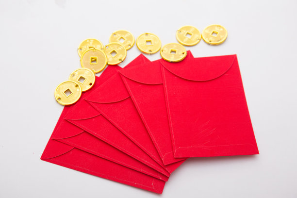 农历新年的装饰用幸运袋孤立在白色。春节假期。译文中出现的文字形象:吉祥如意图片下载