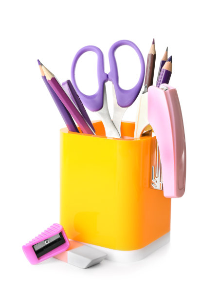 一套彩色的学校文具在白色的背景图片下载