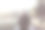 男子操控无人机图片下载