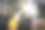 理发师的手握剪刀和梳子和剪头发的特写图片下载