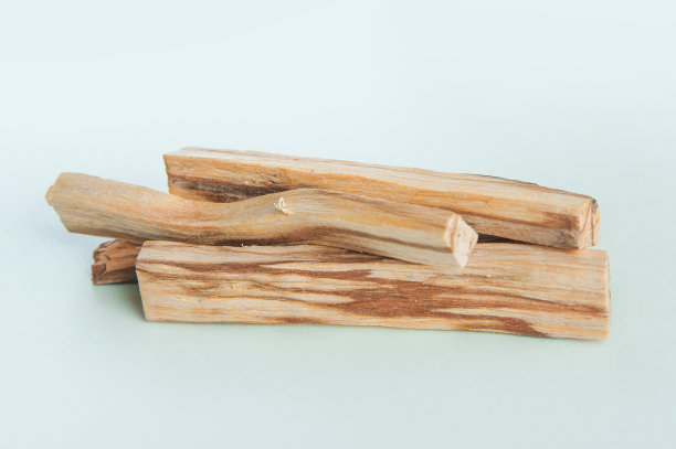 帕洛桑托酒吧特写和复制空间。用神圣的ibiocai进行仪式净化，冥想，用熏香和蜡烛进行芳香疗法。图片下载