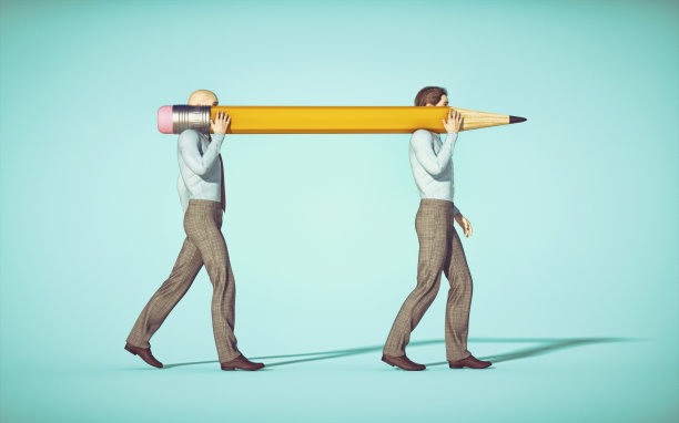 两个人拿着一支铅笔。图片下载