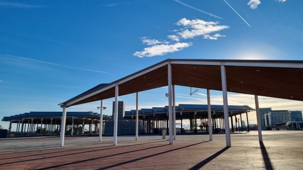 巴塞罗那公园的工业建筑Fòrum图片下载