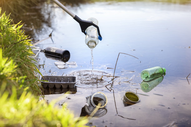 42、环保收集垃圾，垃圾自水图片下载