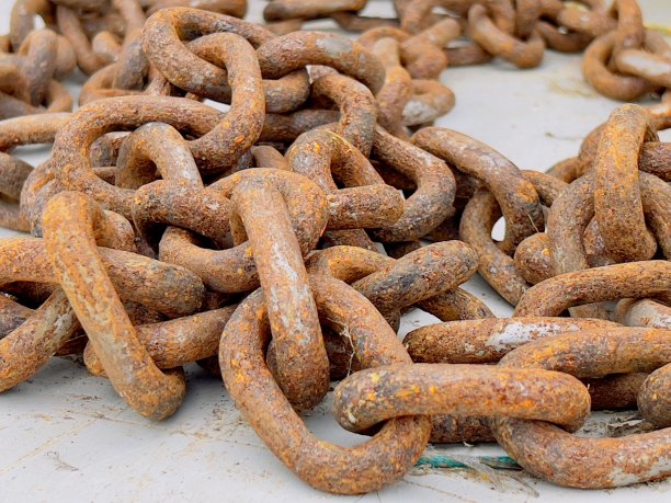 码头上生锈的铁链图片下载