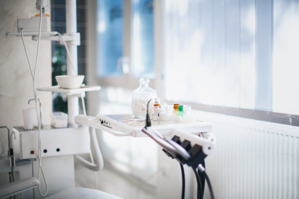 牙医工具和设备。图片下载