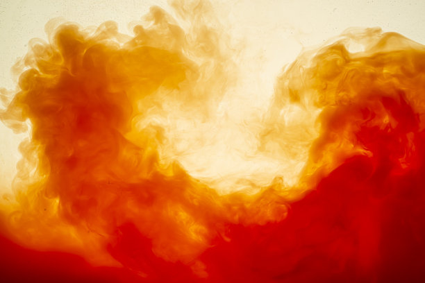 颜料流出的注射器图片下载