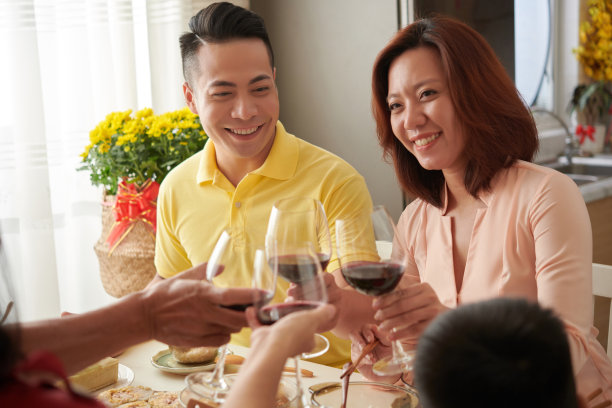 传统春节家宴图片下载