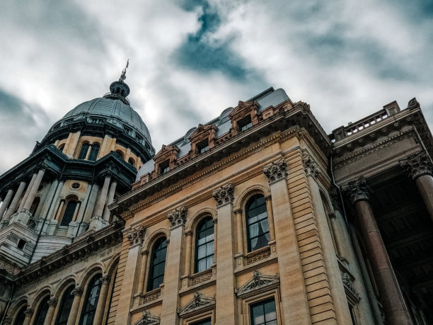 伊利诺斯州国会大厦的东北角，斯普林菲尔德，伊利诺伊州图片下载