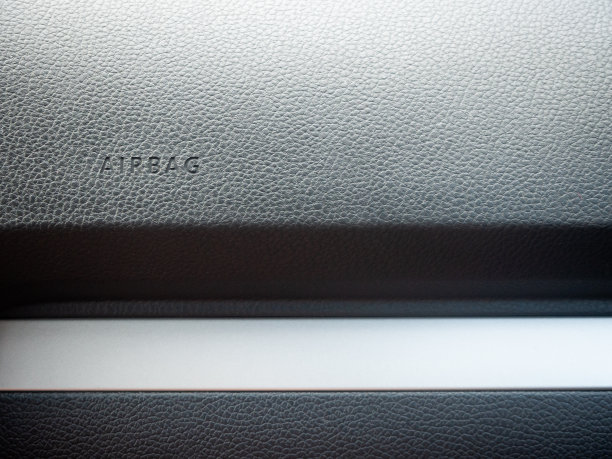 汽车前操纵台上的安全气囊标志图片下载