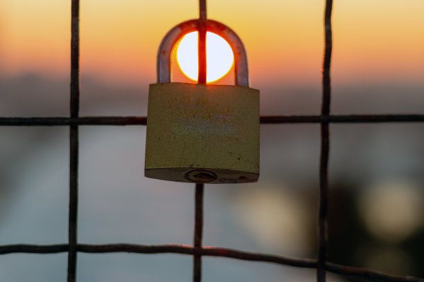 隔离和国家隔离，封锁以防止疾病传播。图片下载