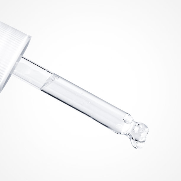 白色背景上分离的血清或药物吸管图片下载