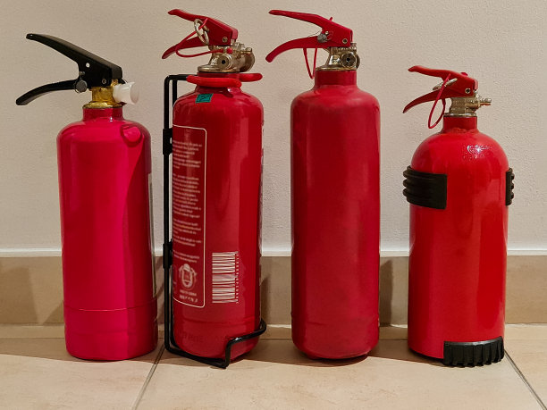 红色的灭火器图片下载