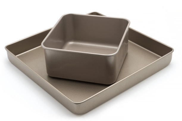 在白色背景上烘烤模具。图片下载