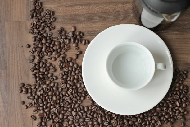 用咖啡豆做的热咖啡库存照片图片下载