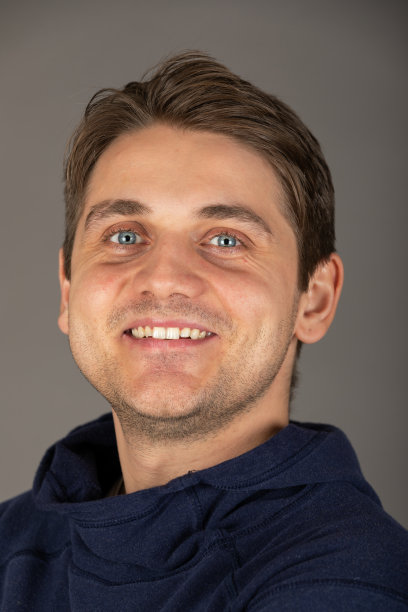 帅哥工作室肖像图片下载