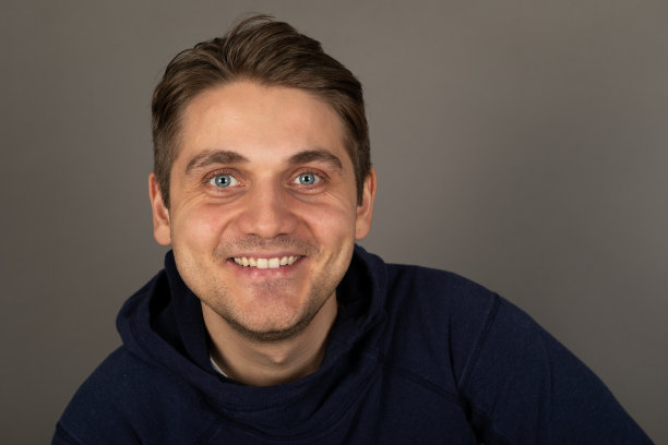 帅哥工作室肖像图片下载