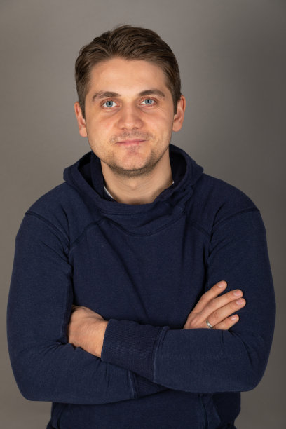 帅哥工作室肖像图片下载