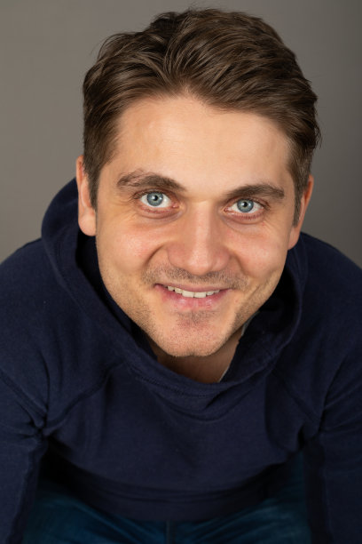 帅哥工作室肖像图片下载