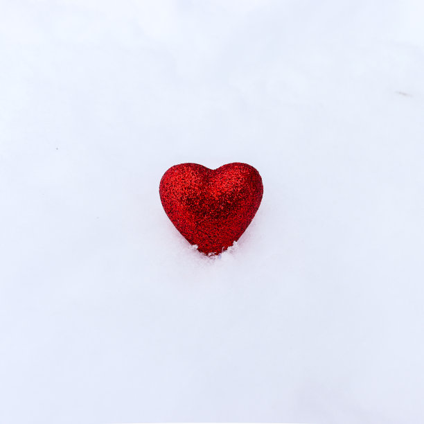 白雪上的红心，我亲爱的情人图片下载
