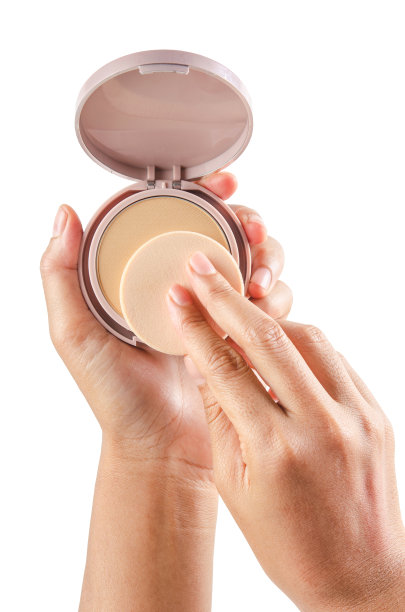 手妇用粉妆压面孤立在白色背景上。图片下载