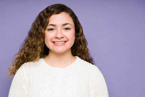 一个美丽年轻女人的肖像图片下载