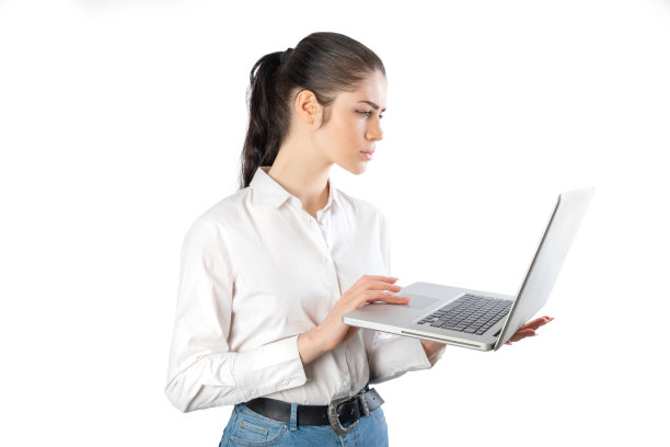 拿着笔记本电脑的女人图片下载