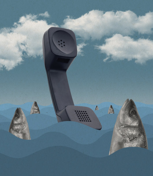 当代艺术拼贴。灵感，创意，时尚都市杂志风格。超现实主义。大海里装满了鱼的复古手机。图片下载