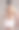 一名肌肉发达的年轻男子在灰色背景下摆姿势图片下载