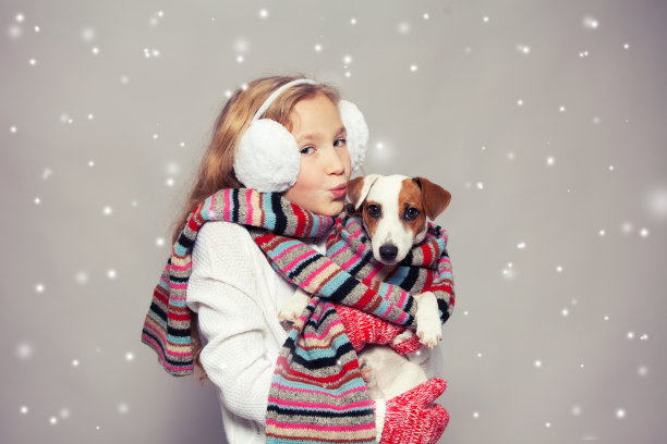 穿冬衣的女孩图片下载