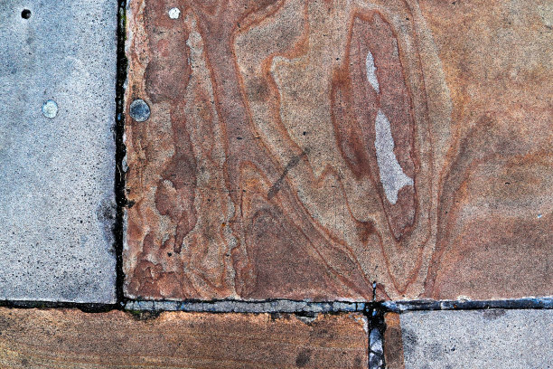 地面上结构化地砖上的纹理细节图片下载