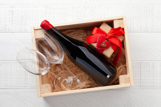 情人节礼物和红酒图片下载